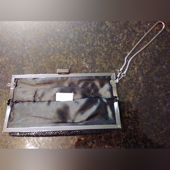 New Dynamite Wristlet - Picture 3 of 4